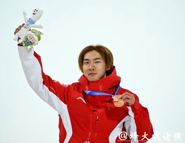 米兰冬奥会丨中国队收获首枚奖牌 苏翊鸣:拿到奖牌我很自豪 米兰冬奥会丨中国队收获首枚奖牌 苏翊鸣:拿到奖牌我很自豪